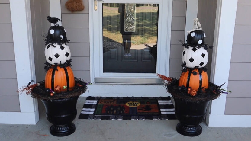 Halloween topiary in front of the entrance door